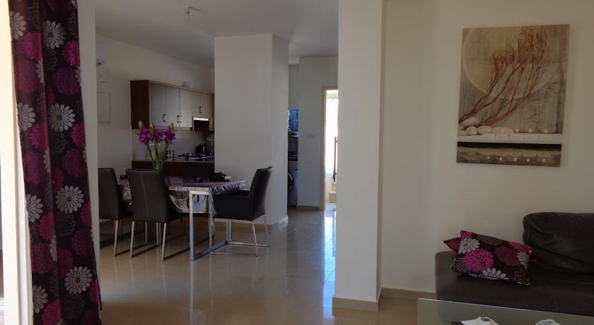 Пейя: Loggin Holiday House