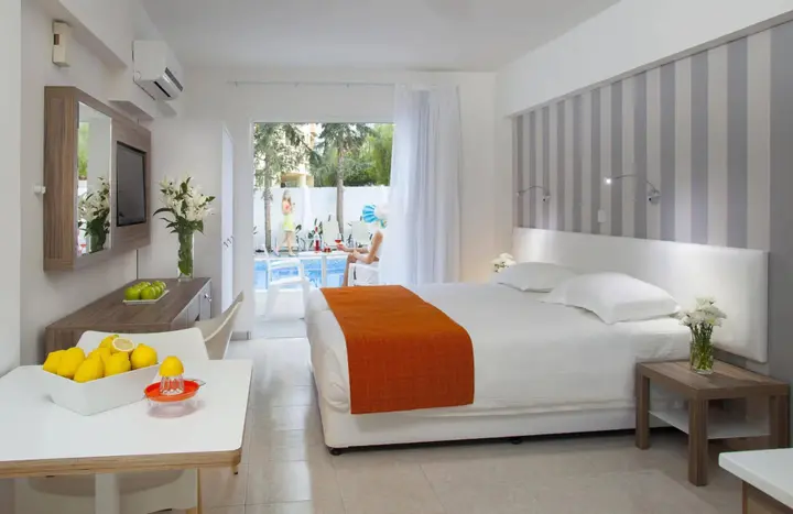 Пафос: Princessa Vera Hotel Apartments