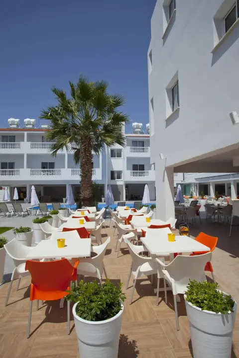 Пафос: Princessa Vera Hotel Apartments