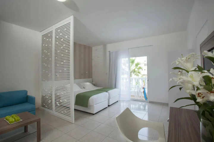 Пафос: Princessa Vera Hotel Apartments