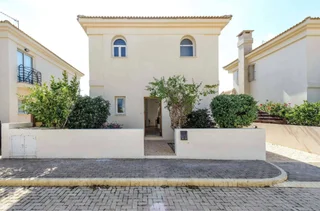 Паралимни: Villa Oscar