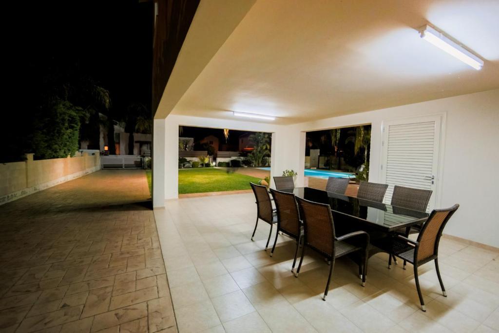Перволия: Villa Mediterranea