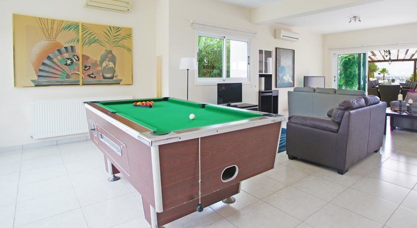 Протарас: Villa Corina