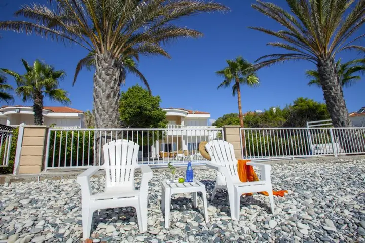 Перволия: Sunset Beachfront Villa Meneou