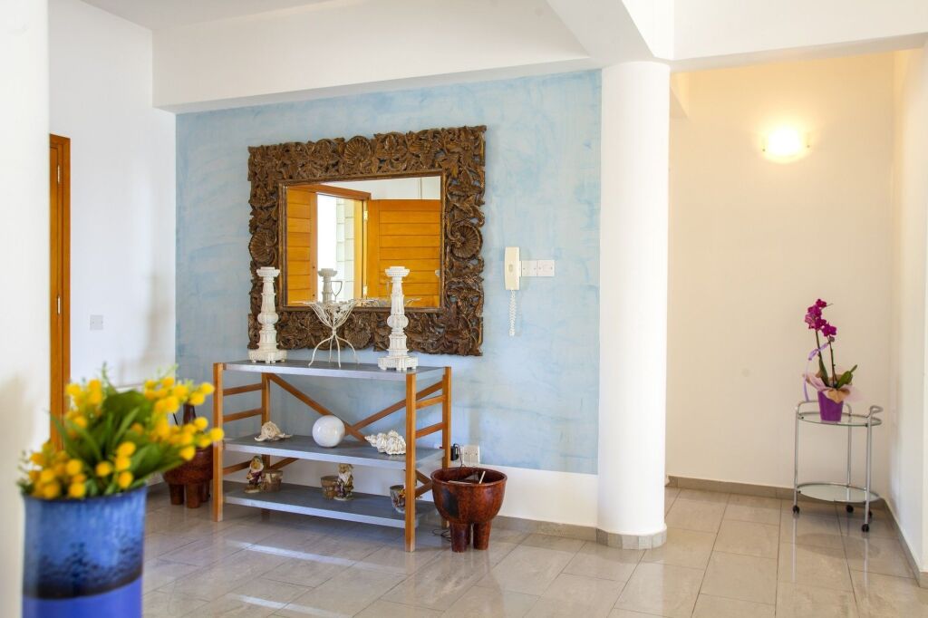 Перволия: Sunset Beachfront Villa Meneou