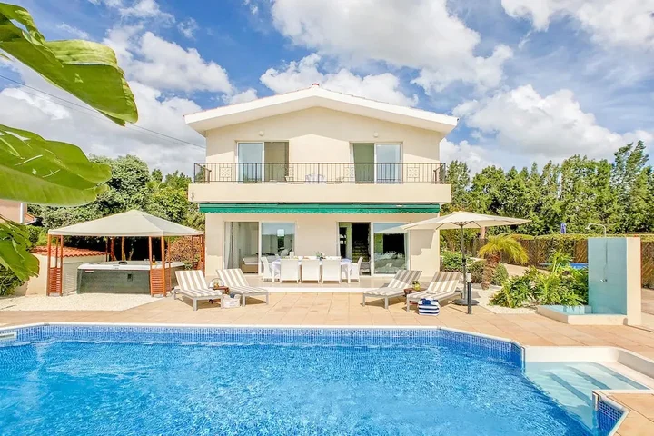 Пейя: Villa Silverline