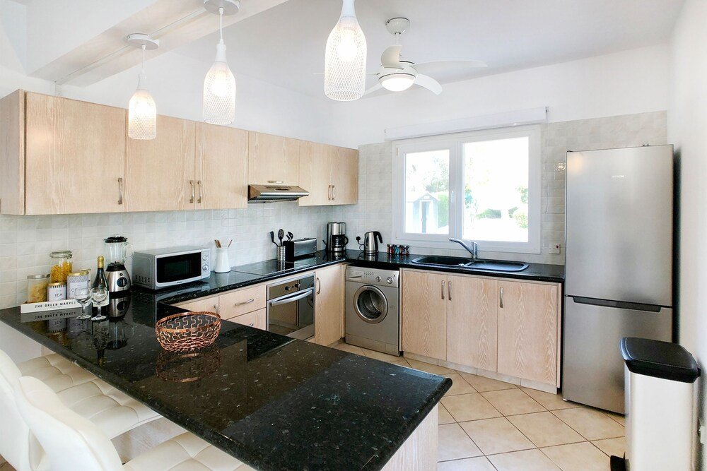 Пейя: Villa Silverline