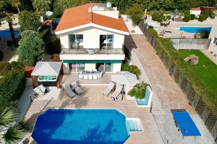 Пейя: Villa Silverline