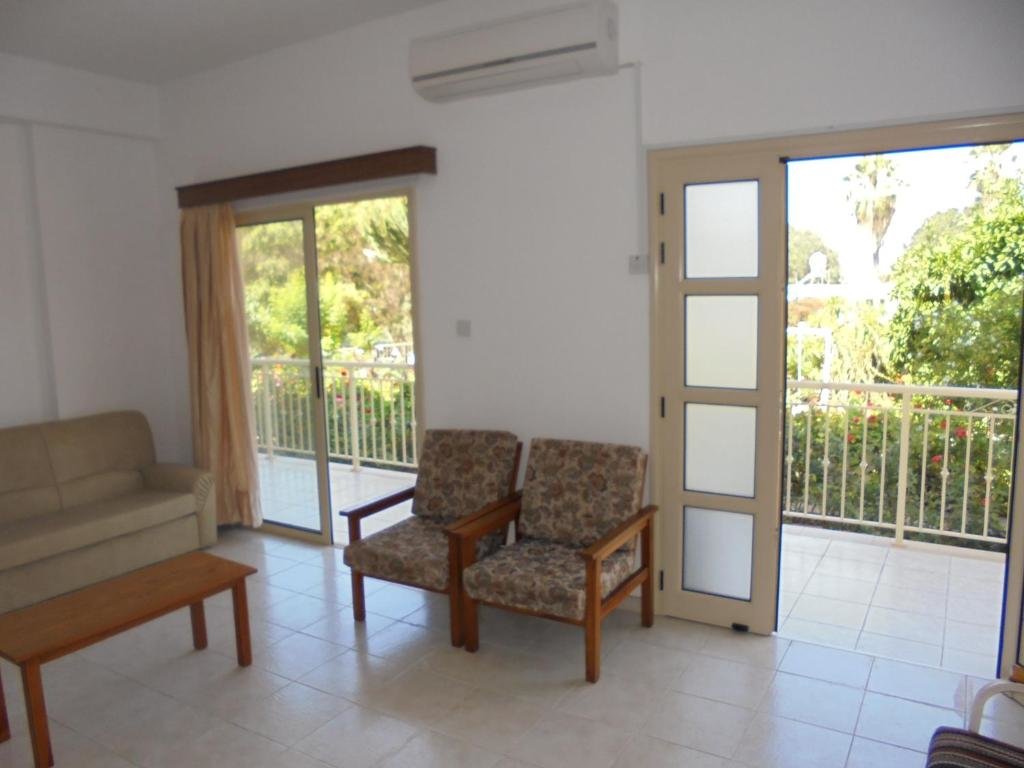 Пафос: Niki Court Holiday Apartments