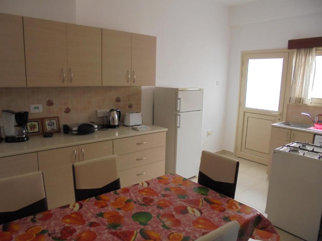 Пафос: Niki Court Holiday Apartments