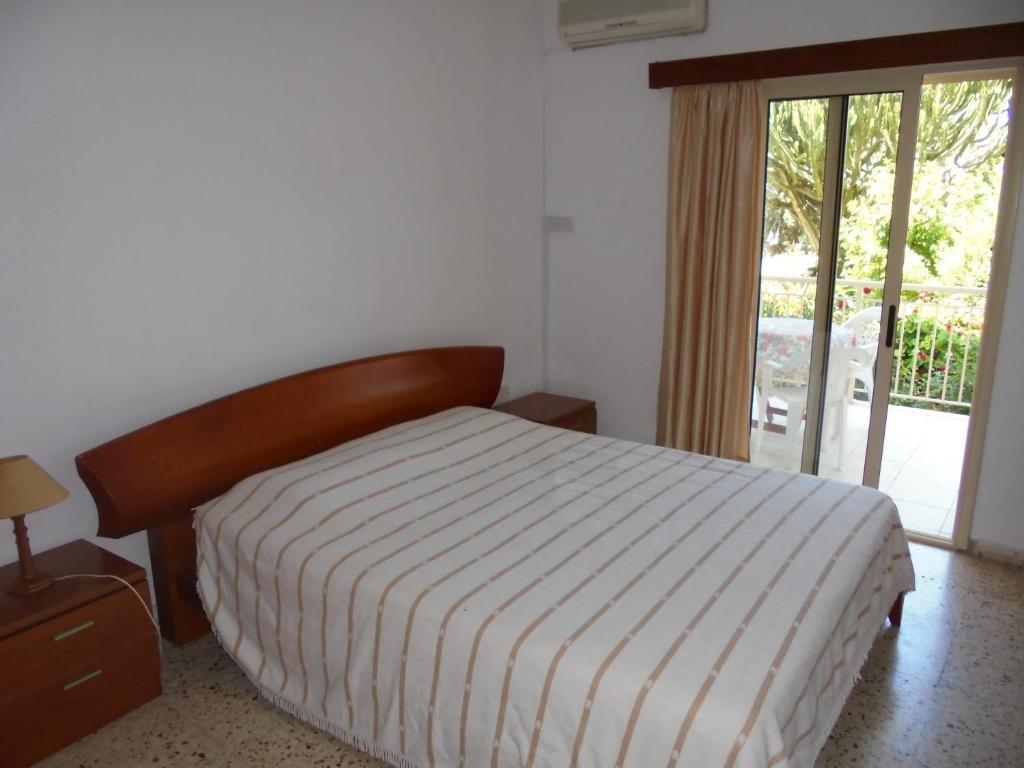Пафос: Niki Court Holiday Apartments