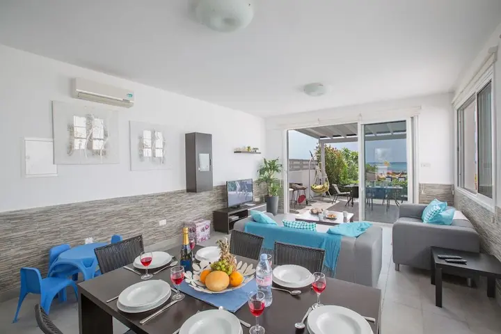 Айя-Напа: Sea front Villa Dagi (Gorgona Complex, Ayia Napa)