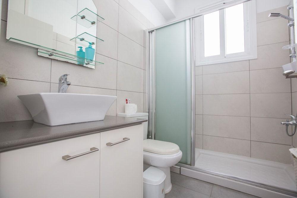 Айя-Напа: Sea front Villa Dagi (Gorgona Complex, Ayia Napa)