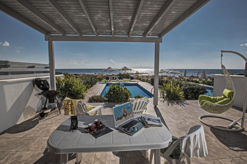 Айя-Напа: Sea front Villa Dagi (Gorgona Complex, Ayia Napa)
