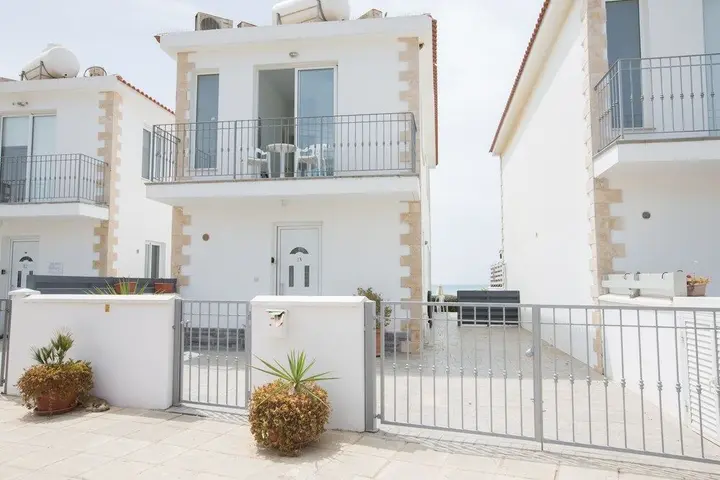 Айя-Напа: Sea front Villa Dagi (Gorgona Complex, Ayia Napa)