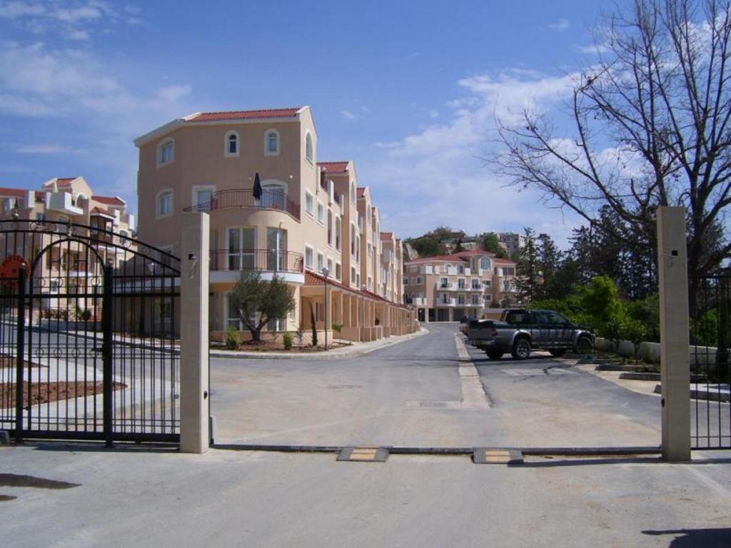 Пафос: Pafilia Garden Apartments