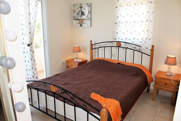 Паралимни: Villa Georgia