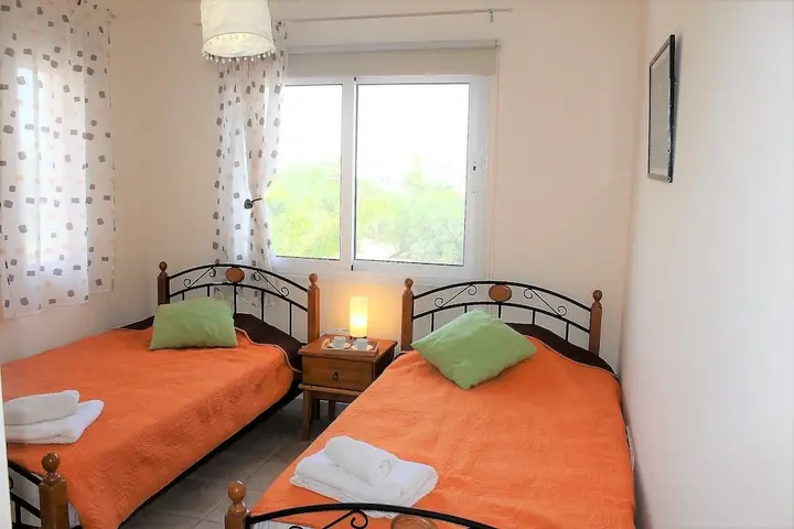 Паралимни: Villa Georgia