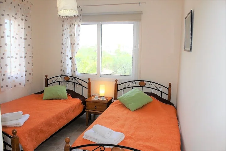 Паралимни: Villa Georgia