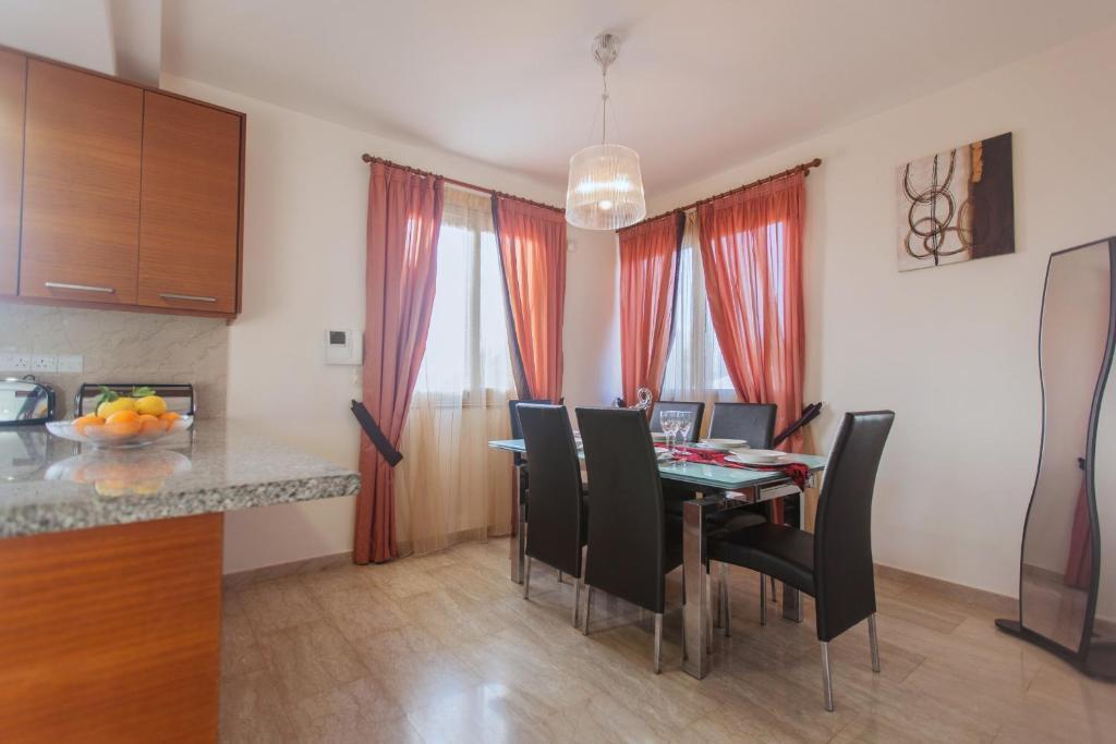 Полис Хрисохус: Villa Saraliana Sandy Beach Villas