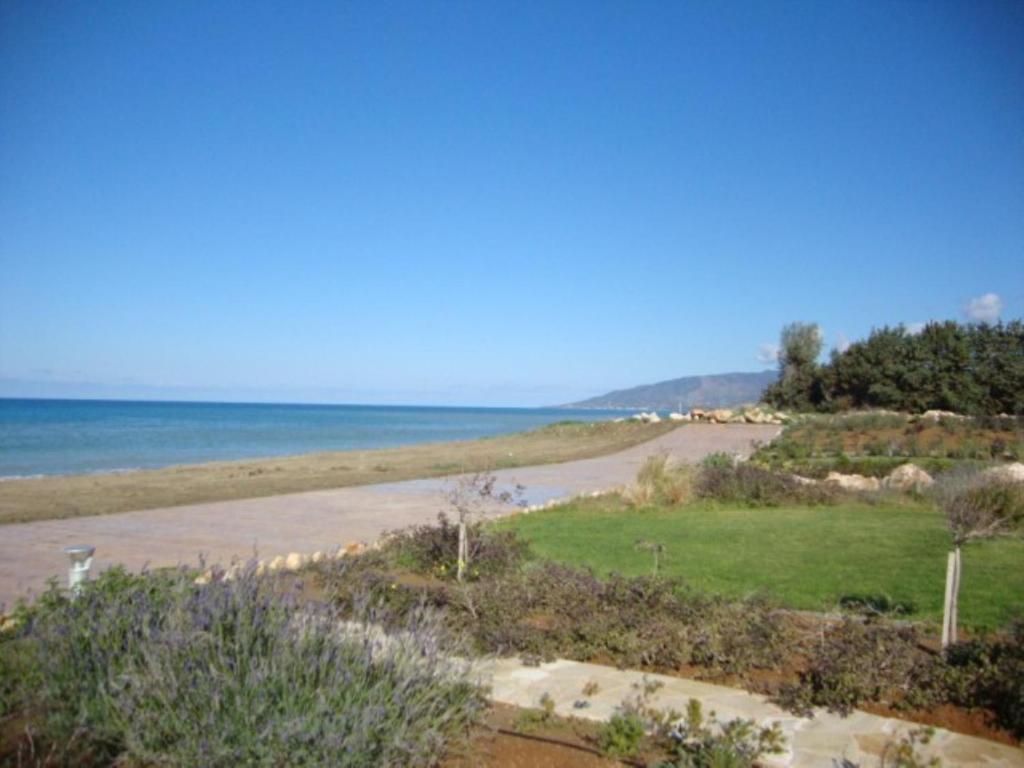 Полис Хрисохус: Villa Saraliana Sandy Beach Villas