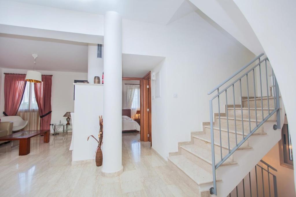 Полис Хрисохус: Villa Saraliana Sandy Beach Villas
