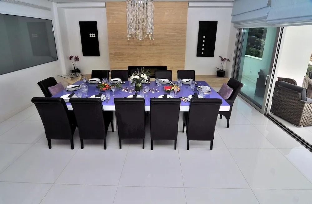 Пейя: Water's Edge Villa