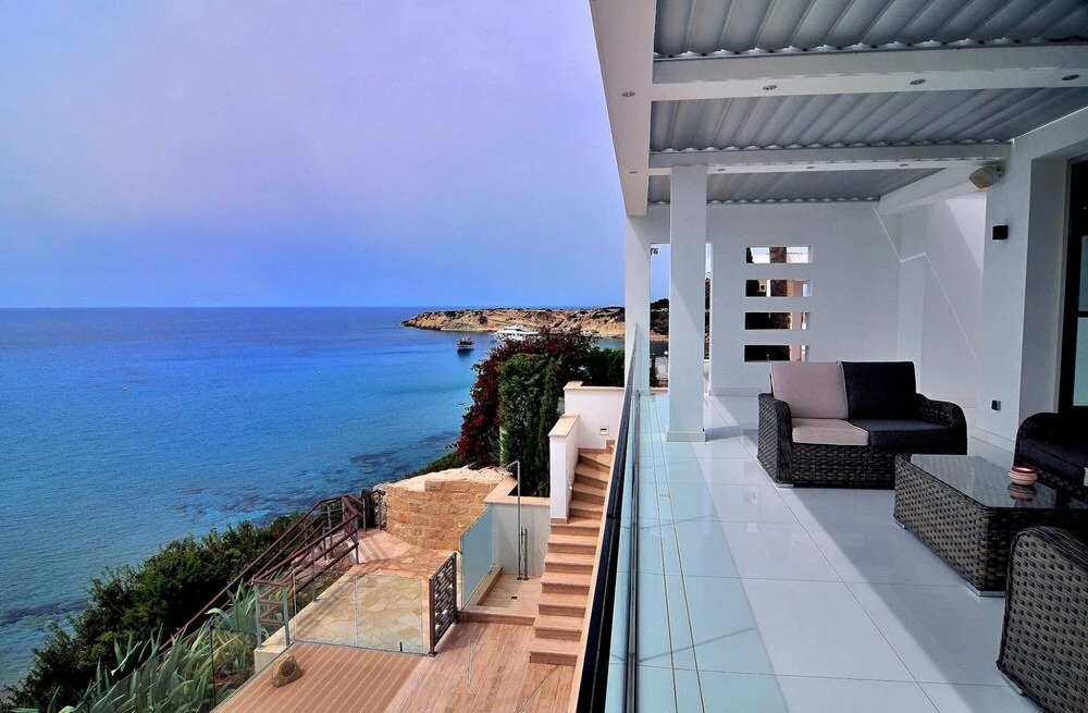 Пейя: Water's Edge Villa