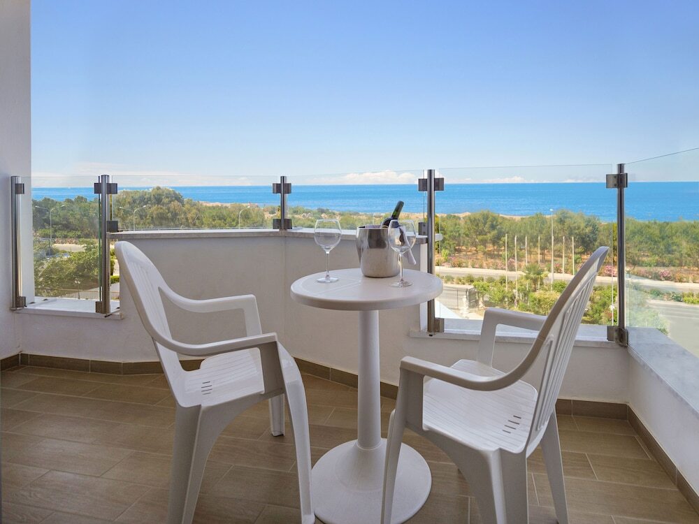 Пафос: Avlida Hotel