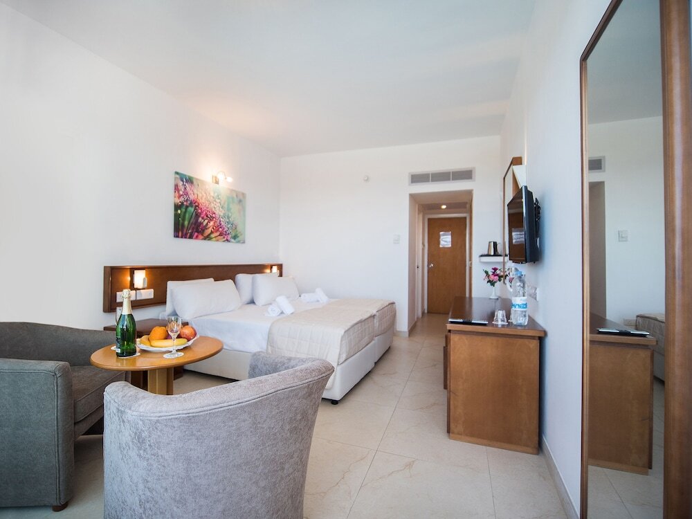 Пафос: Avlida Hotel