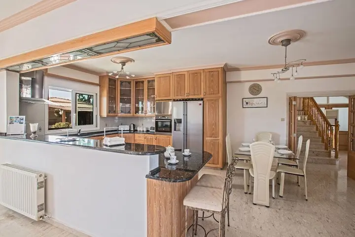 Паралимни: Papas Family Villa With Private Pool Wheelchair Accessible
