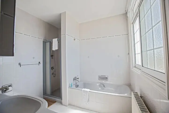 Паралимни: Papas Family Villa With Private Pool Wheelchair Accessible