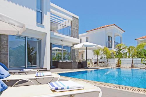 Протарас: Villa Constantina