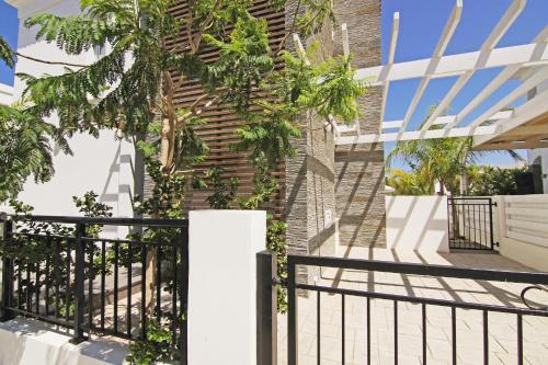 Протарас: Villa Constantina