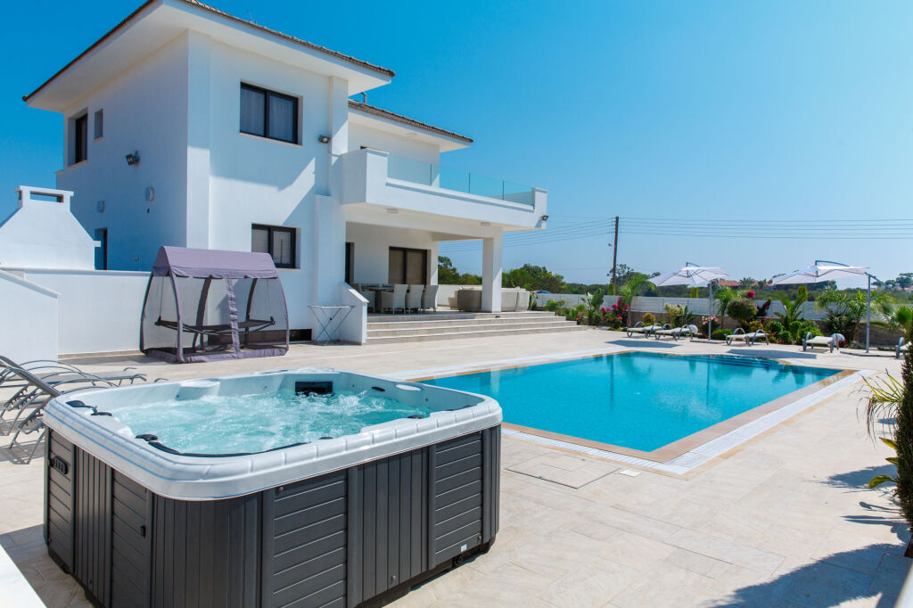 Айя-Напа: Villa Andriana