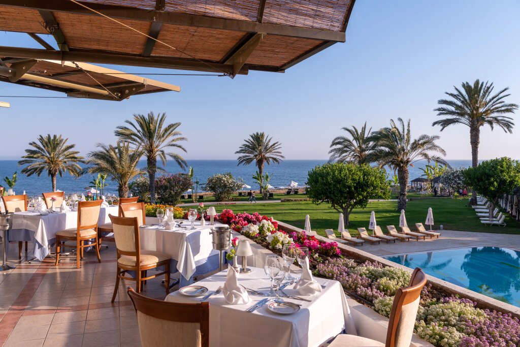 Пафос: Отель Constantinou Bros Athena Royal Beach