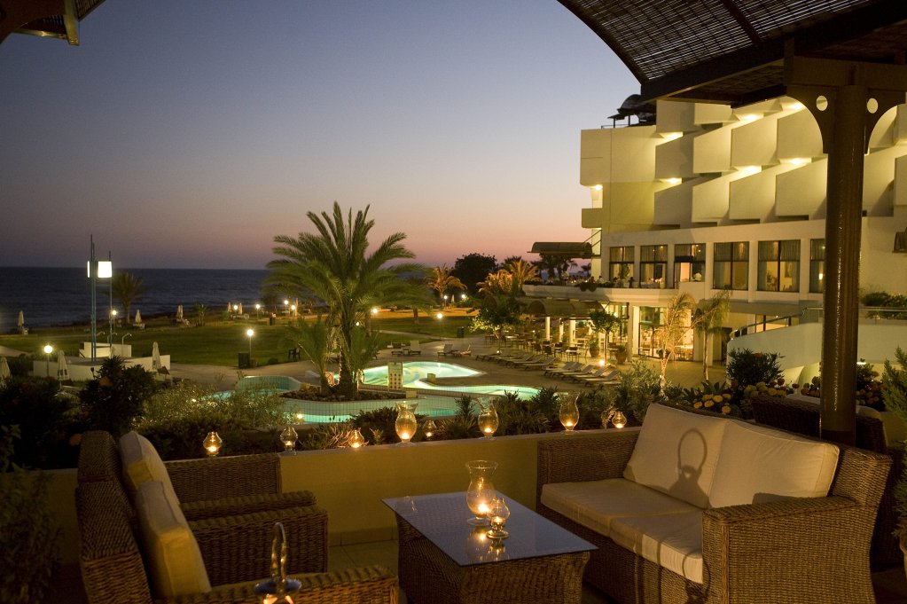 Пафос: Отель Constantinou Bros Athena Royal Beach