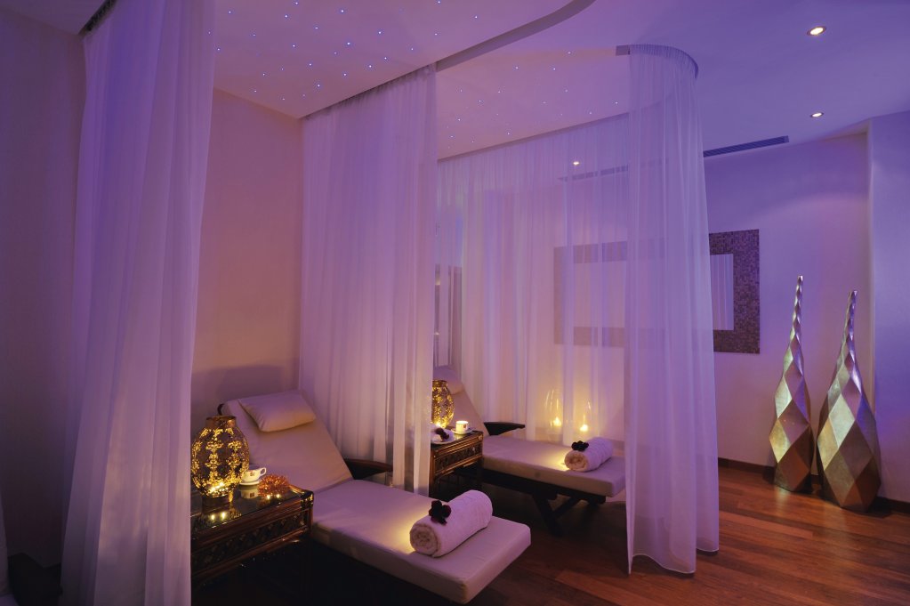 Пафос: Отель Constantinou Bros Athena Royal Beach