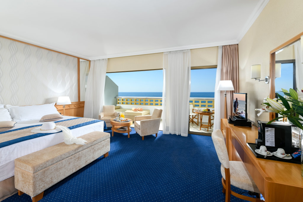 Пафос: Отель Constantinou Bros Athena Royal Beach