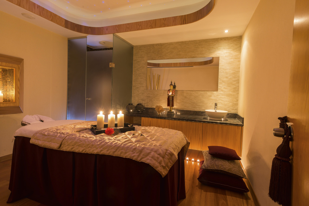 Пафос: Отель Constantinou Bros Athena Royal Beach