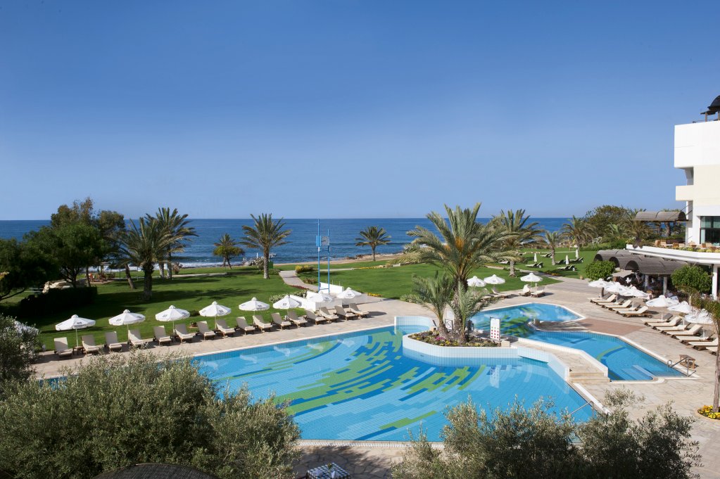Пафос: Отель Constantinou Bros Athena Royal Beach