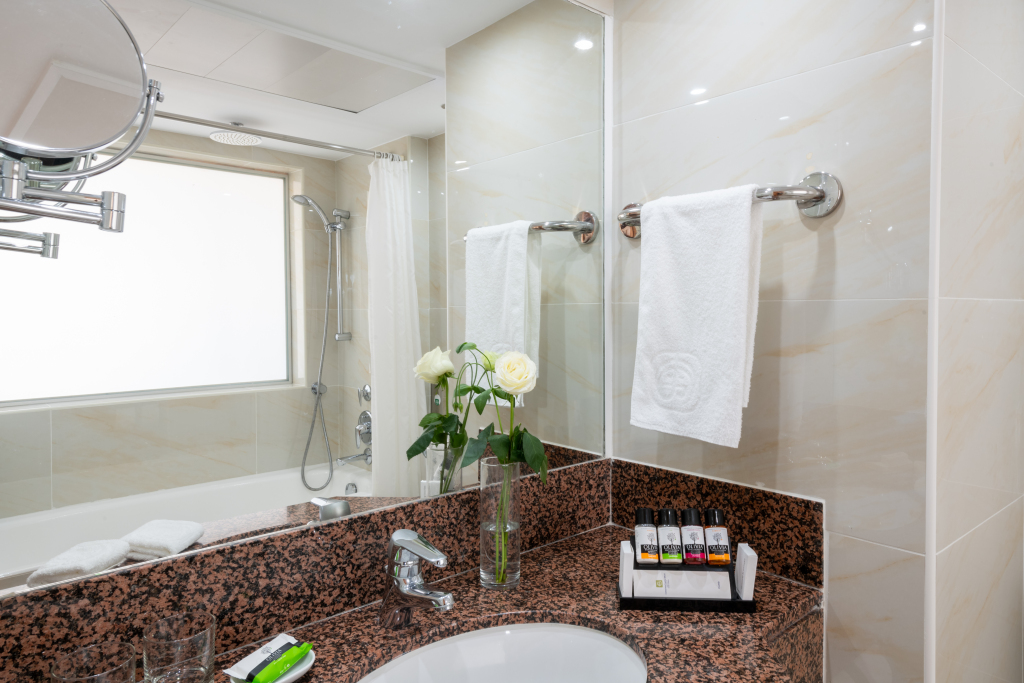 Пафос: Отель Constantinou Bros Athena Royal Beach