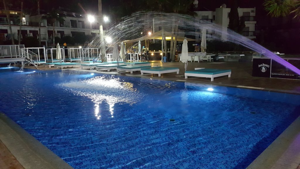 Айя-Напа: Отель Pambos napa rocks