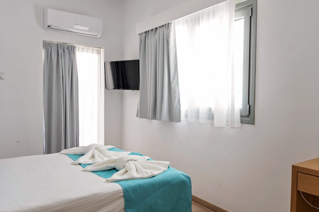 Пафос: Pyramos Hotel