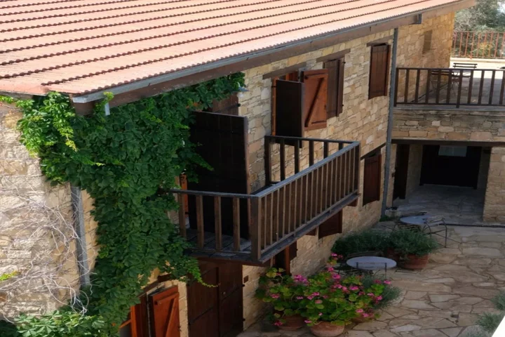 Точни: Eveleos Country House