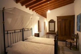Точни: Eveleos Country House