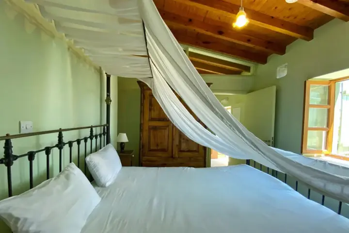 Точни: Eveleos Country House