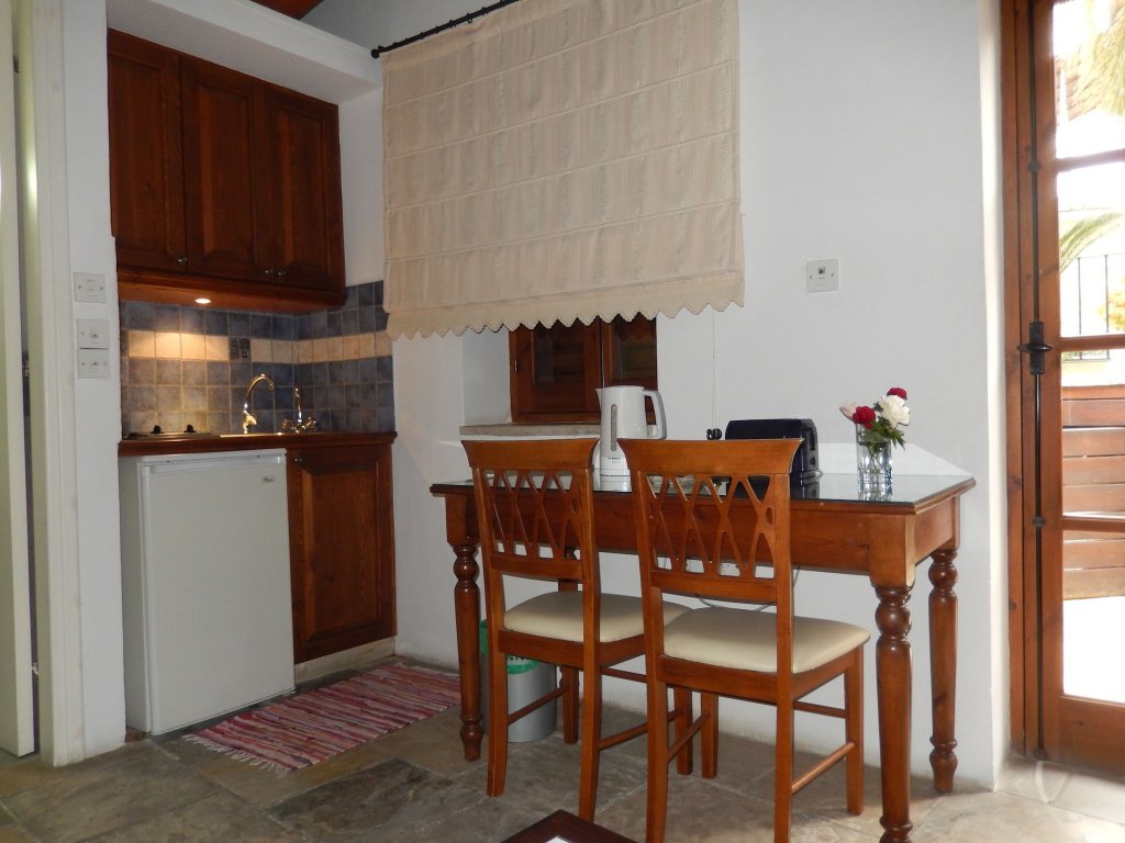 Айос-Атанасиос: Nikis House