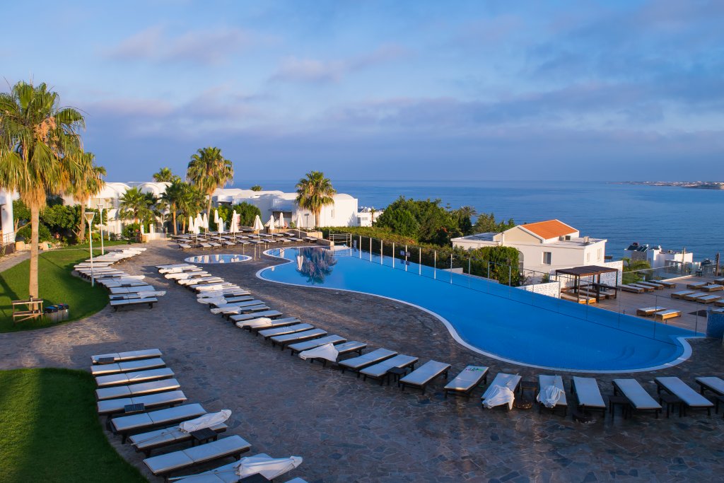 Киссонерга: Theo Sunset Bay Hotel