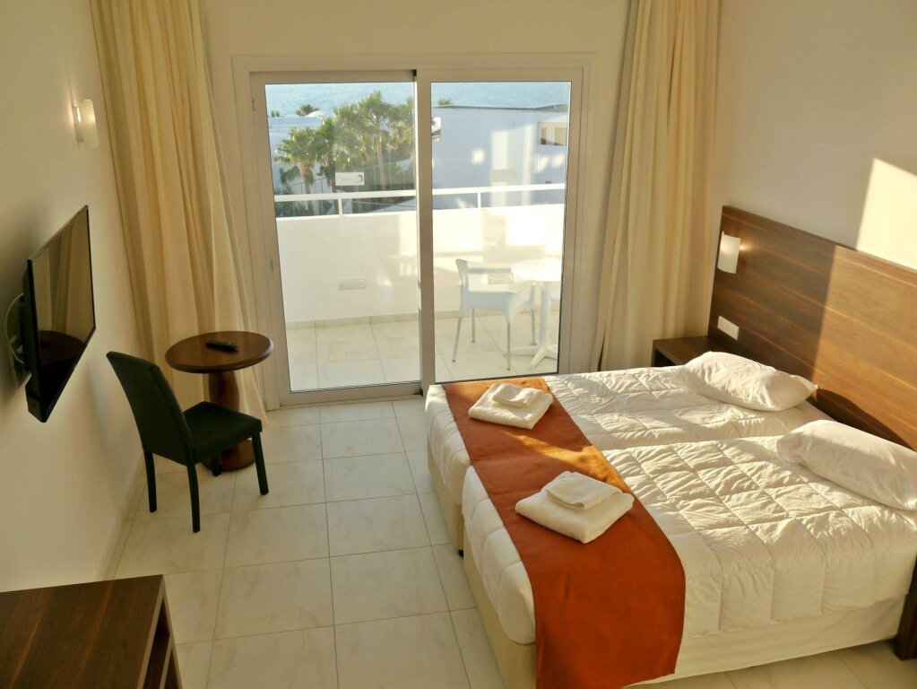 Киссонерга: Theo Sunset Bay Hotel